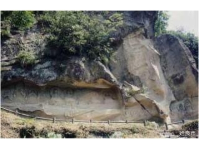 天福寺磨崖仏〔市指定史跡〕の写真1