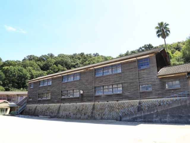 真鍋中学校
