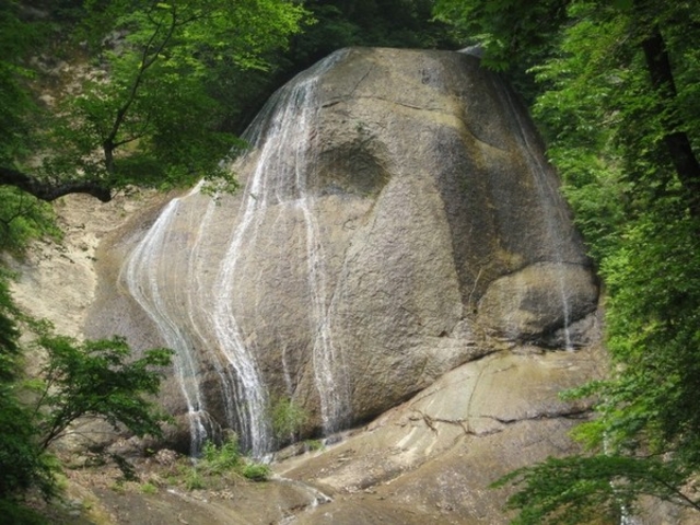 みろくの滝