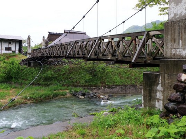 大出の吊り橋
