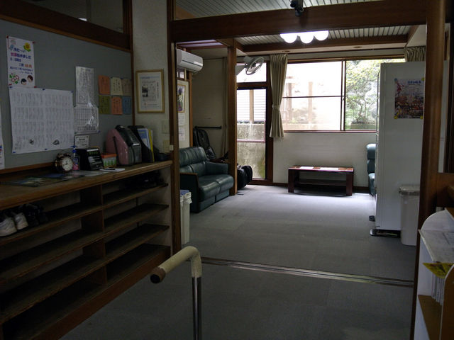 玄関から待合室を臨む
生活感のある館内ですが居心地は良かったです_姫之湯