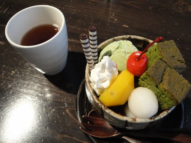 これはお茶を使ったパフェ_深緑茶房