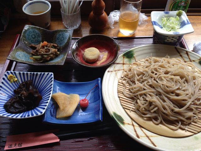 小鉢が付いてます。_滝見館