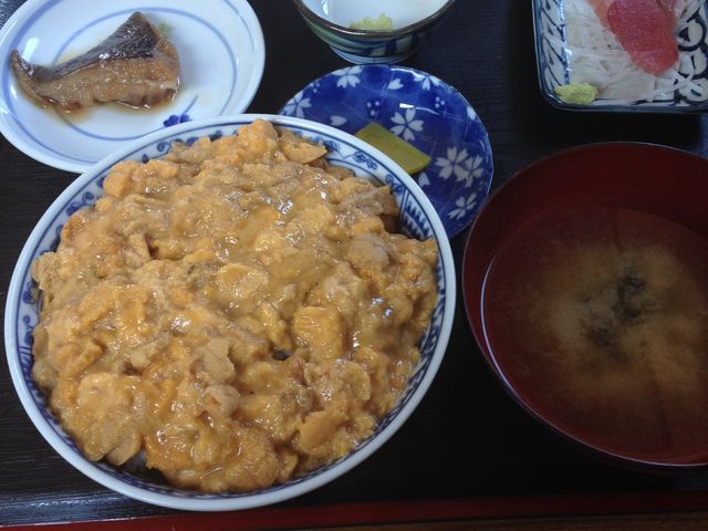 どんぶりいっぱいのうに丼_ぬいどう食堂