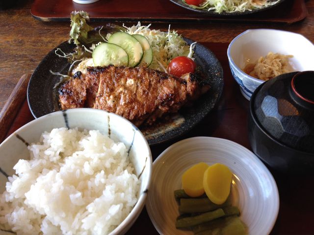 めちゃ肉厚な生姜焼き定食。_お食事処・暖