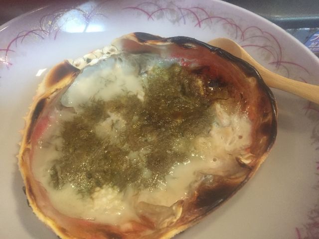 絶品のカニ甲羅味噌焼き
特製味付きご飯に自分で丼にして頂きます_越前漁港