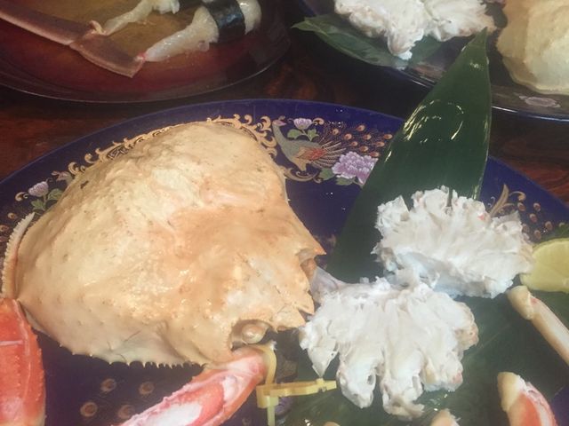 越前ガニの黄色いタグが付いています
カニ足も大きく食べやすく包丁が入れてあります_越前漁港