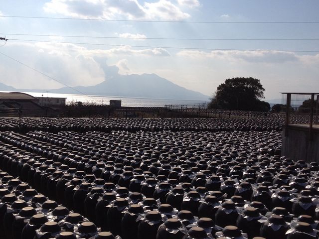 くろず壺と桜島_黒酢ガーデン壺畑 SHOP&RESTAURANT