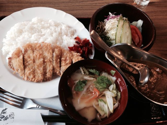 白金豚のカツカレー_レストラン山猫軒