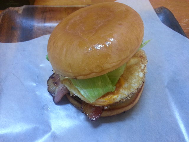 元祖ベーコンエッグバーガーです_Big Man佐世保店