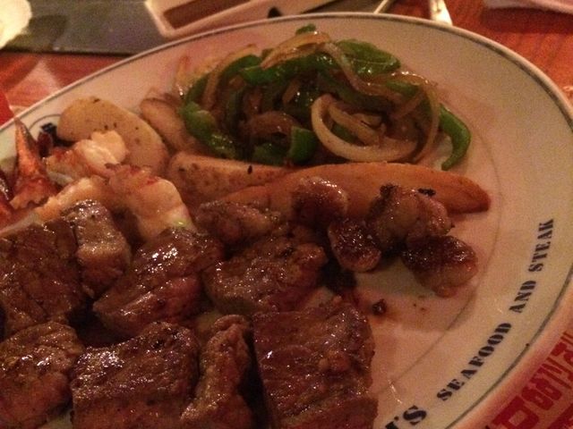 食べてる最中の盛り付け具合。_サムズ マウイ国際通り店