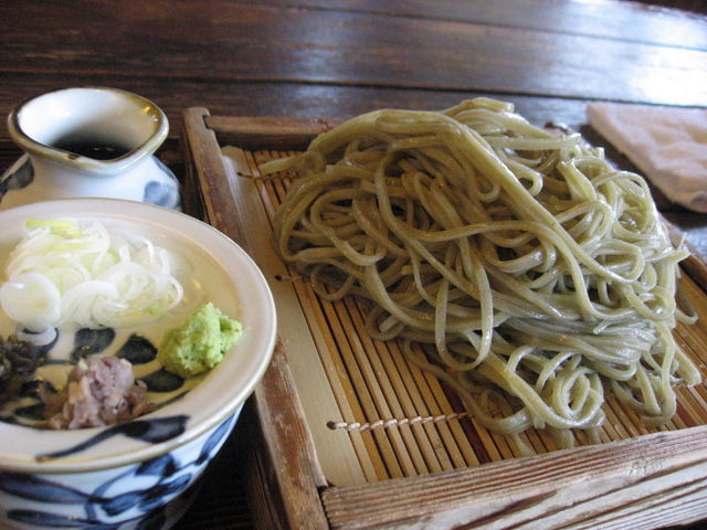 薬師に行く際は、必ず立ち寄ってます。
新潟で一番美味しい手打ち蕎麦と思ってます。_そば処薬師