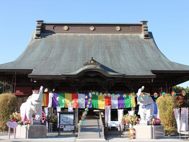 1200年もの昔、桓武天皇の勅願により創建された「菊の御紋」をいただく由緒ある長福寿寺。_長福寿寺