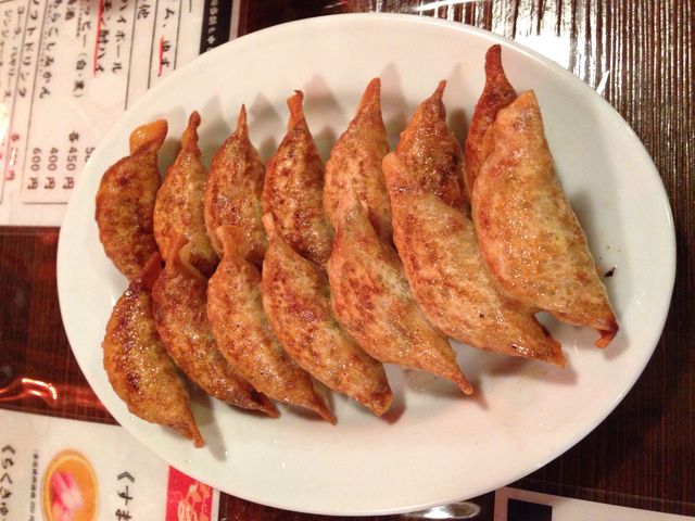 餃子2人前。2人でなら、3人前はいけちゃいます。_いまどき安兵衛