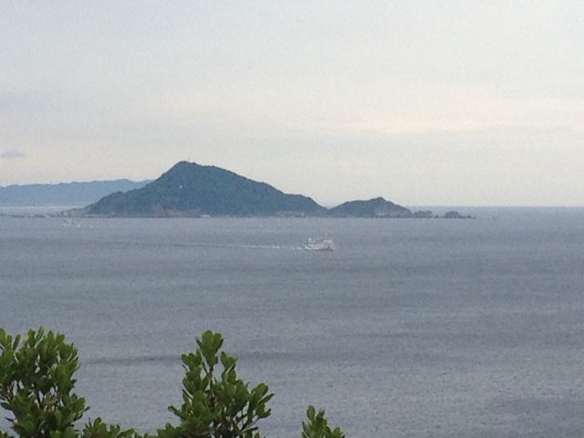 神島を望む_九鬼嘉隆の胴塚と首塚