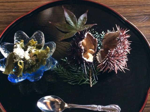 生きたままの雲丹なんてはじめて食べました(♥ω♥*)_湯島の海女ちゃん食堂乙姫屋