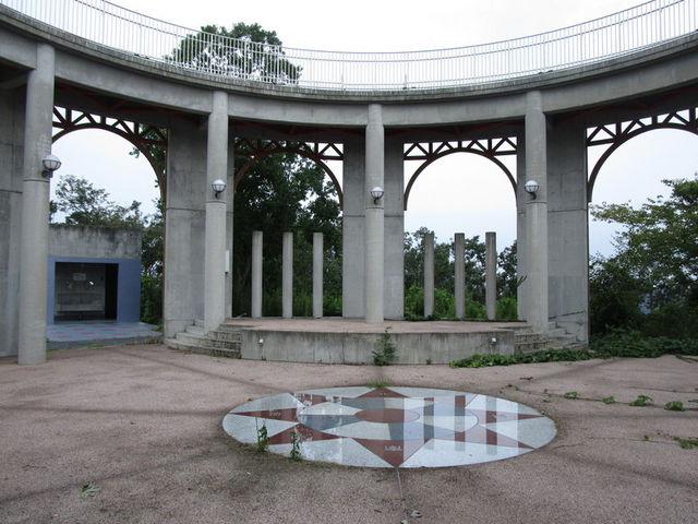 施設ステ-ジ_十文字山公園