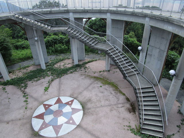 展望台に上がる階段_十文字山公園