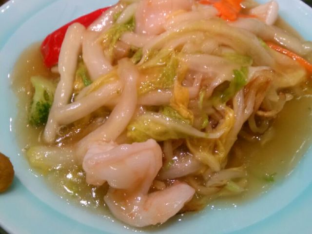 『あんかけ焼きそば』。ランチだとハーフサイズ+チャーハン等のメニューも。_かにチャーハンの店 イオン・レイクタウン店