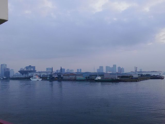早朝のターミナル_晴海客船ターミナル