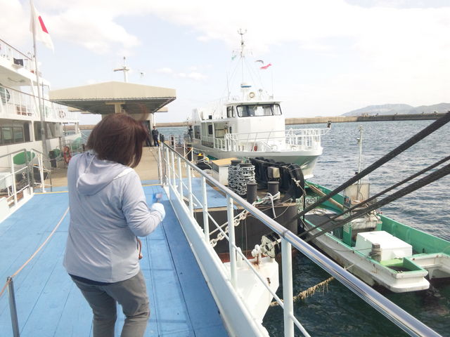 アクアエディに乗る前の母ちゃん。_水中観潮船アクアエディ