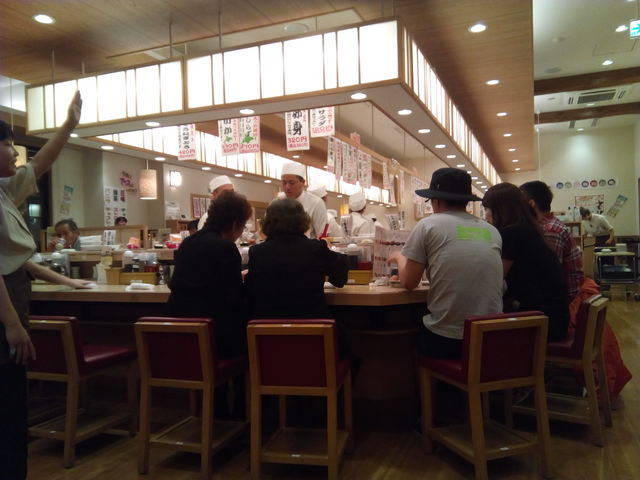 混雑してます_回転寿しトリトン清田店