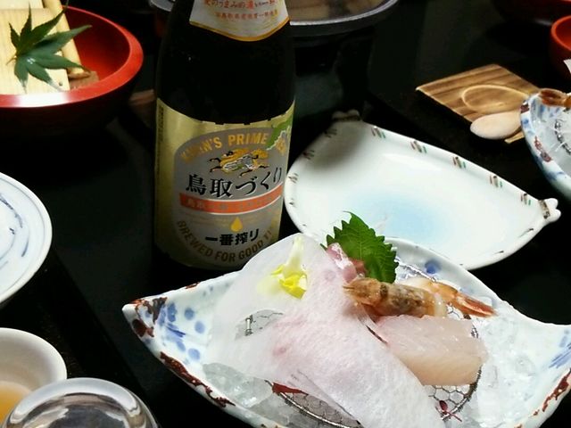 鳥取の一番搾りと、一反木綿のあしらわれた刺身_皆生菊乃家