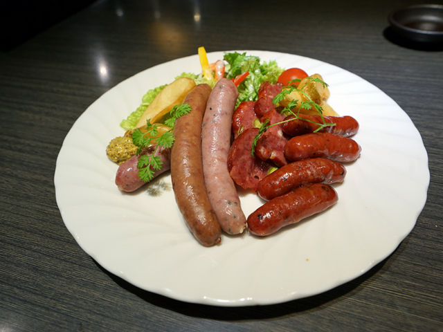 牛タンのソーセージを含む盛り合わせ_利久 泉中央店