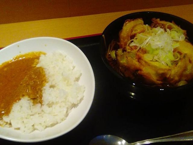 カレーとかき揚げそば_よもだそば・日本橋店