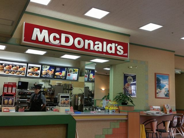 店内_マクドナルド松阪三雲アピタ店