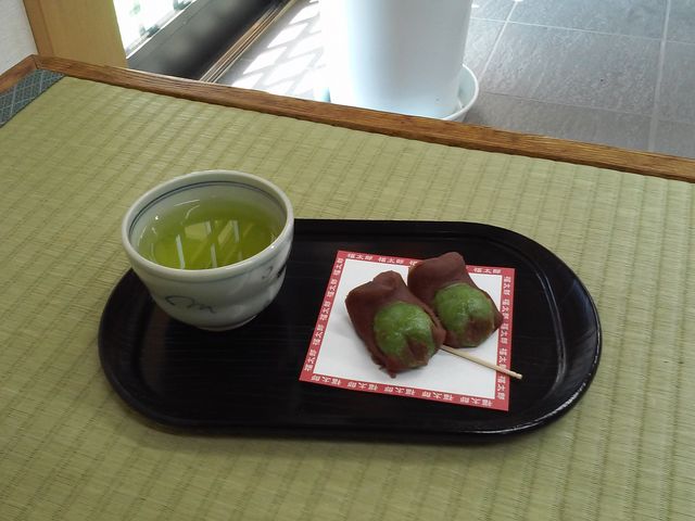 お団子とお茶_福太郎本舗