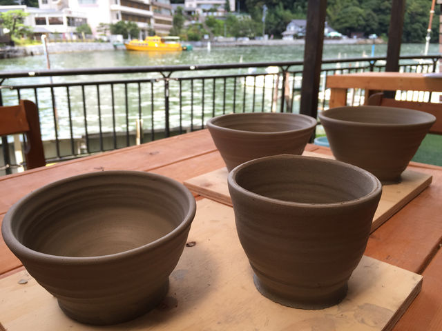 湖畔のベランダは涼風が気持ちいい。自分の作品と共に一服。_遠州湖東窯 舘山寺工房
