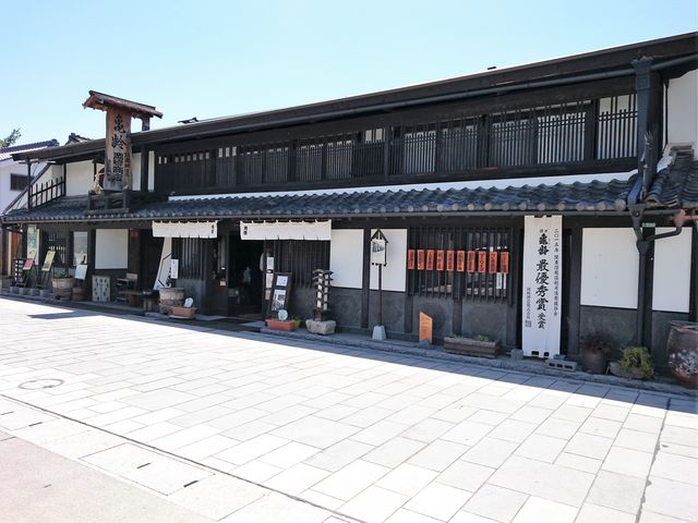 立派な店構え_岡崎酒造株式会社