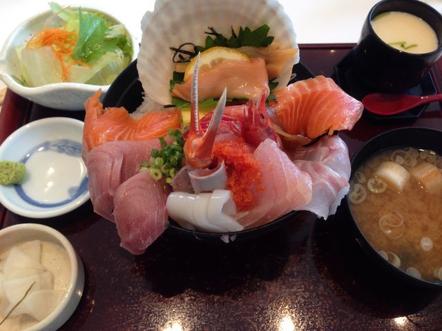 オススメの海鮮丼です_海鮮蔵 魚魚魚