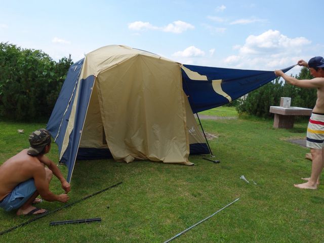 テントの組み立て_まあぶオートキャンプ場
