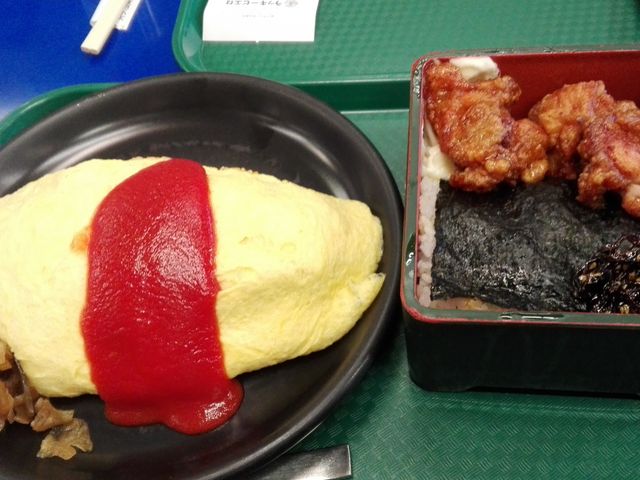 オムライスとチャイニーズチキン2段のり弁当(S)_ラッキーピエロ本通店