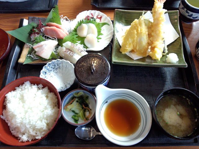 厳選刺身・大海老天ぷら御膳。_藍屋 諏訪店