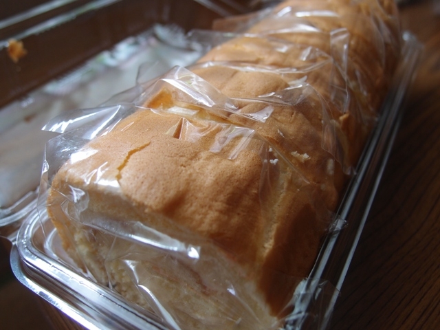 ロールカステラ。切って個包装されているものを買いました。_松月堂菓子店