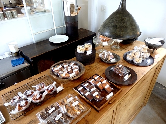 店内。焼き菓子がたくさん並んでいました。_cafe・keica