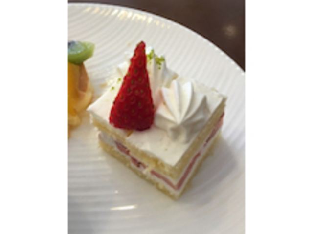 ケーキが美味しかった。_ロイヤルパインズホテル浦和 ペストリーショップ ラ・モーラ