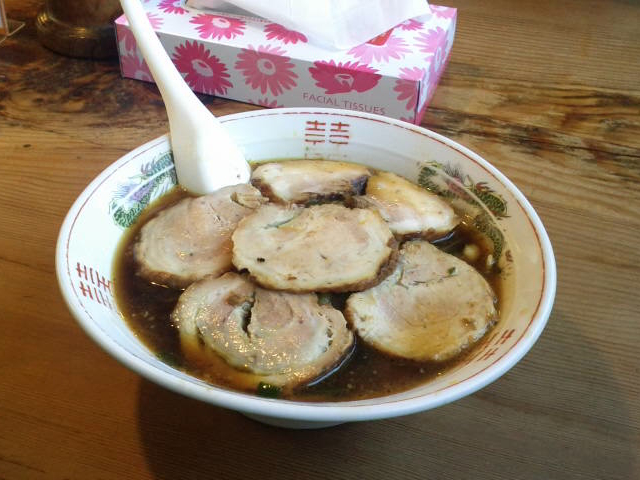 大はこの1・5倍。
アリランチャーシュー中!_アリランラーメン八平