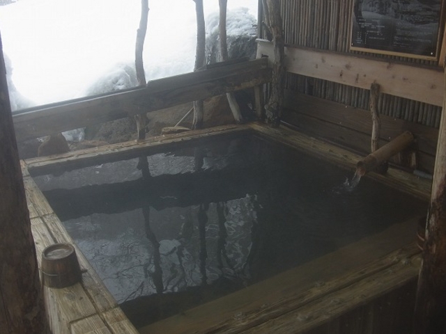 乳頭温泉郷・妙の湯・混浴露天風呂・銀の湯(現在ほんの少し大きく改装済)_乳頭温泉郷