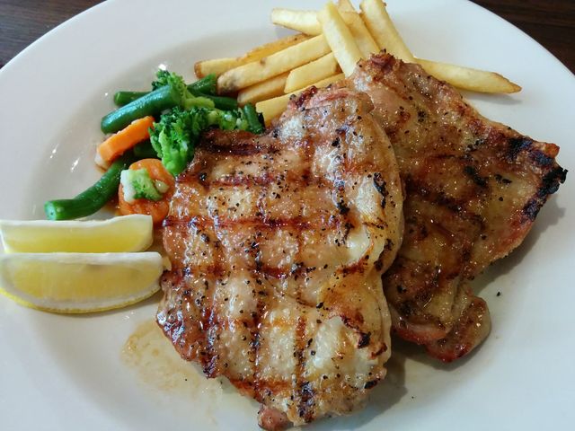 ランチメニューのチキンステーキ_TGIフライデーズ 横浜西口店