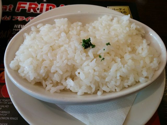 ランチメニューのチキンステーキに付いてくるライス_TGIフライデーズ 横浜西口店