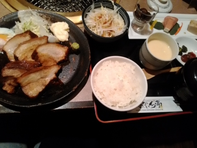 最高コスパのトロトロ角煮定食980円!_なかいち亭
