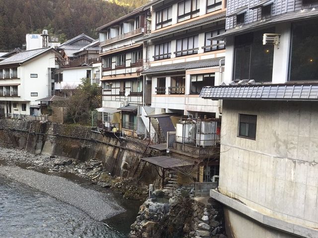 橋から望む下御殿_下御殿
