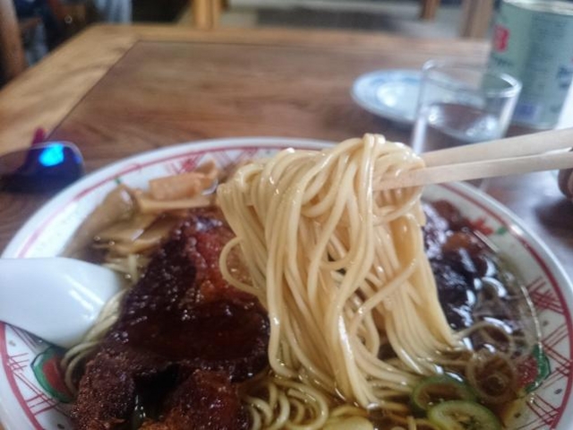 食べても食べても減らないストレート麺_いろは食堂
