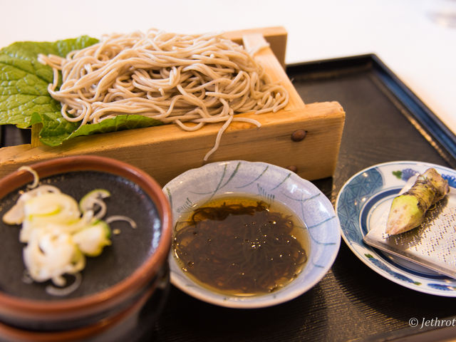 おろしていただくわさびは良いですね_伊豆高原体験の里・食事処あかざわ