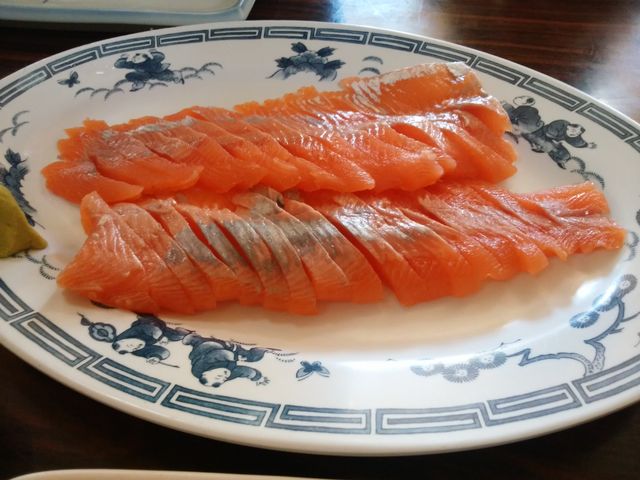 ニジマスの刺身_山本養鱒場