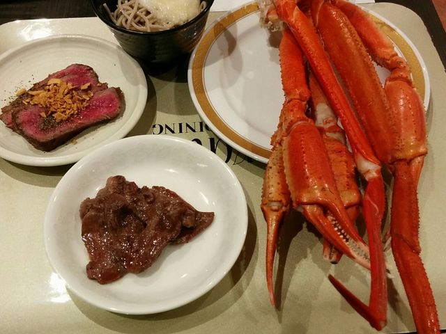 カニ、3回目のオカワリ。食べすぎ?_東武ホテルレバント東京